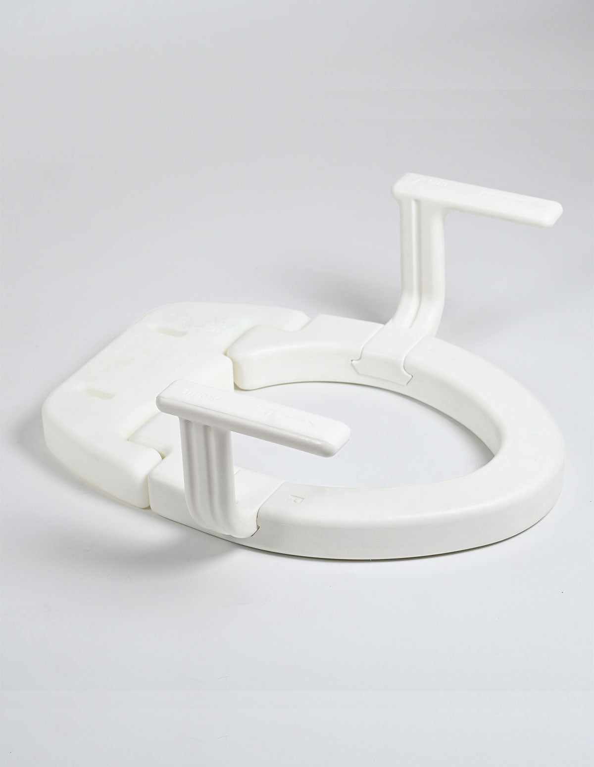 2" Hinged Raised Toilet Seat w/Handles